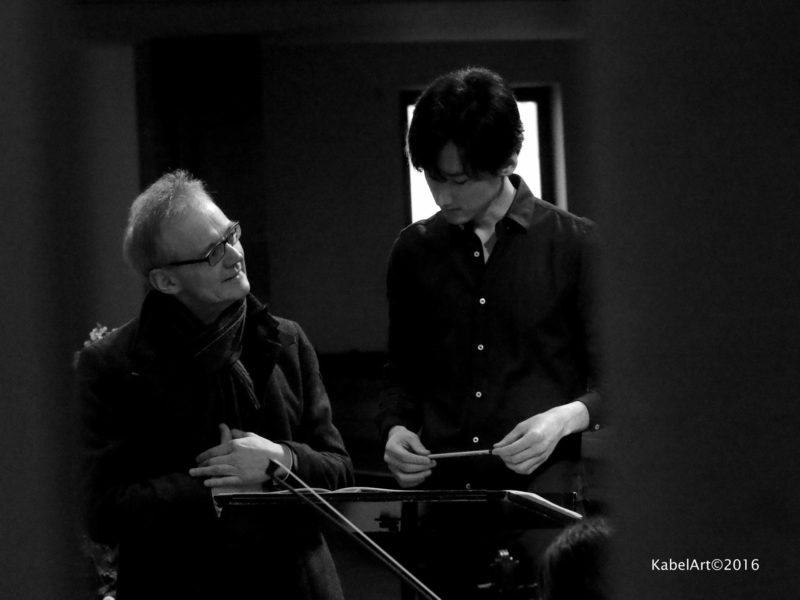 ドイツ・シュティフツ教会のオルガニストカイ・ヨハンセン氏と大平さん。