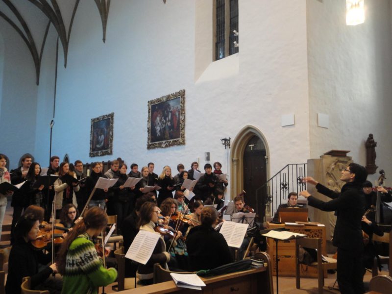 ヴュルツブルク・バッハ・カンタータクラブでは音楽監督と指揮を務めた。